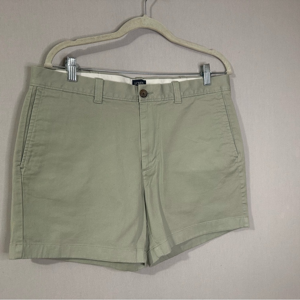 J. Crew Mens Olive green 5” Shorts Classic Style.  Size 34.